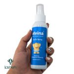 اسپری کیوزینک کودک الوینا در دست