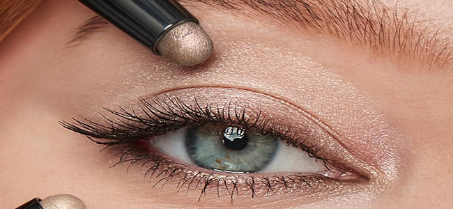 سایه چشم استیکی بنر